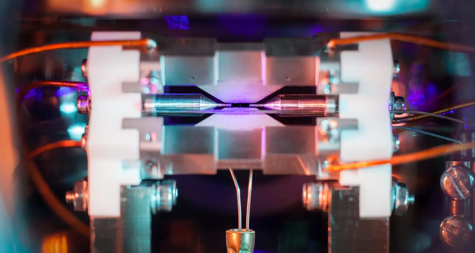 Oxford physicists achieve first-ever “quadsqueezing” breakthrough in quantum physics