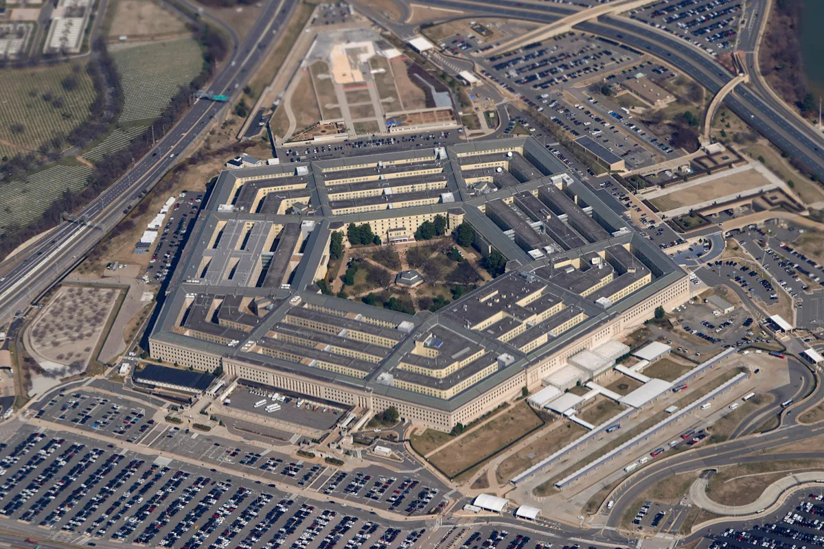 Microsoft, Amazon Hand Pentagon More Control Over AI Systems