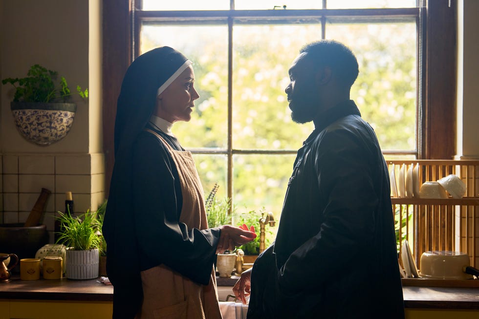 Keeley Hawes, Paapa Essiedu, Falling keeley hawes, paapa essiedu, falling