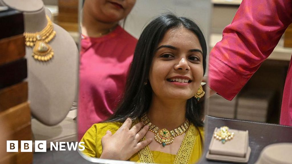Why Modi wants Indians to buy less gold and take fewer foreign holidays - BBC