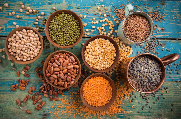 Raw beans and pulses in pots.