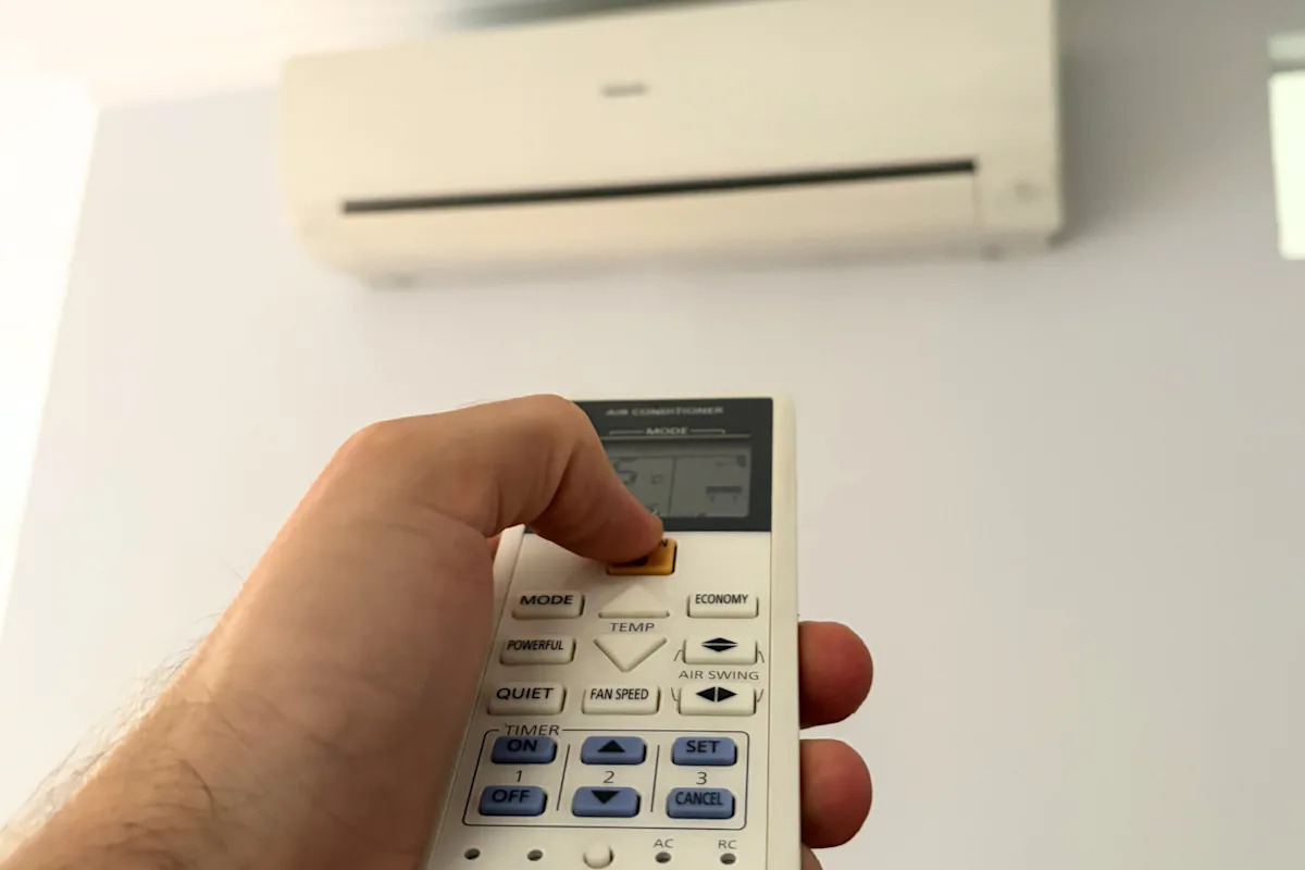 Best temperature to set your air conditioner in winter to keep warm and save money