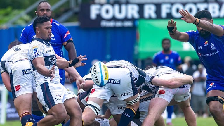 Folau Fakatava of the highlanders kicks the ball during the round 12 Super Rugby match between Fijian Drua and Highlanders at Four R Stadium.