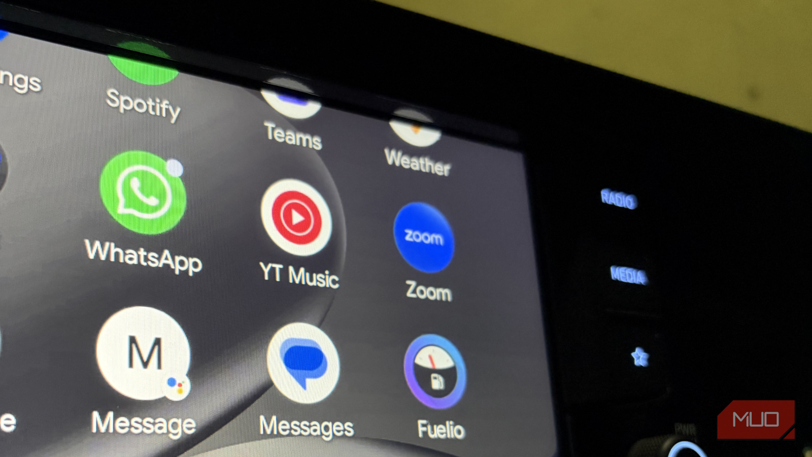 These Android Auto features made my commute safer without sacrificing navigation or music
