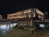 Low-light comparison, main camera (1x): Galaxy S25+ - 23mm, f/1.8, ISO 2500, 1/100s (4000x3000px) - Samsung Galaxy S26 Plus vs. Galaxy S25 Plus
