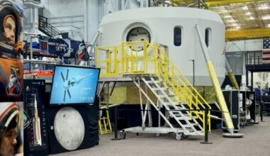 Blue Origin's lunar lander mockup is ready for NASA Artemis astronaut training