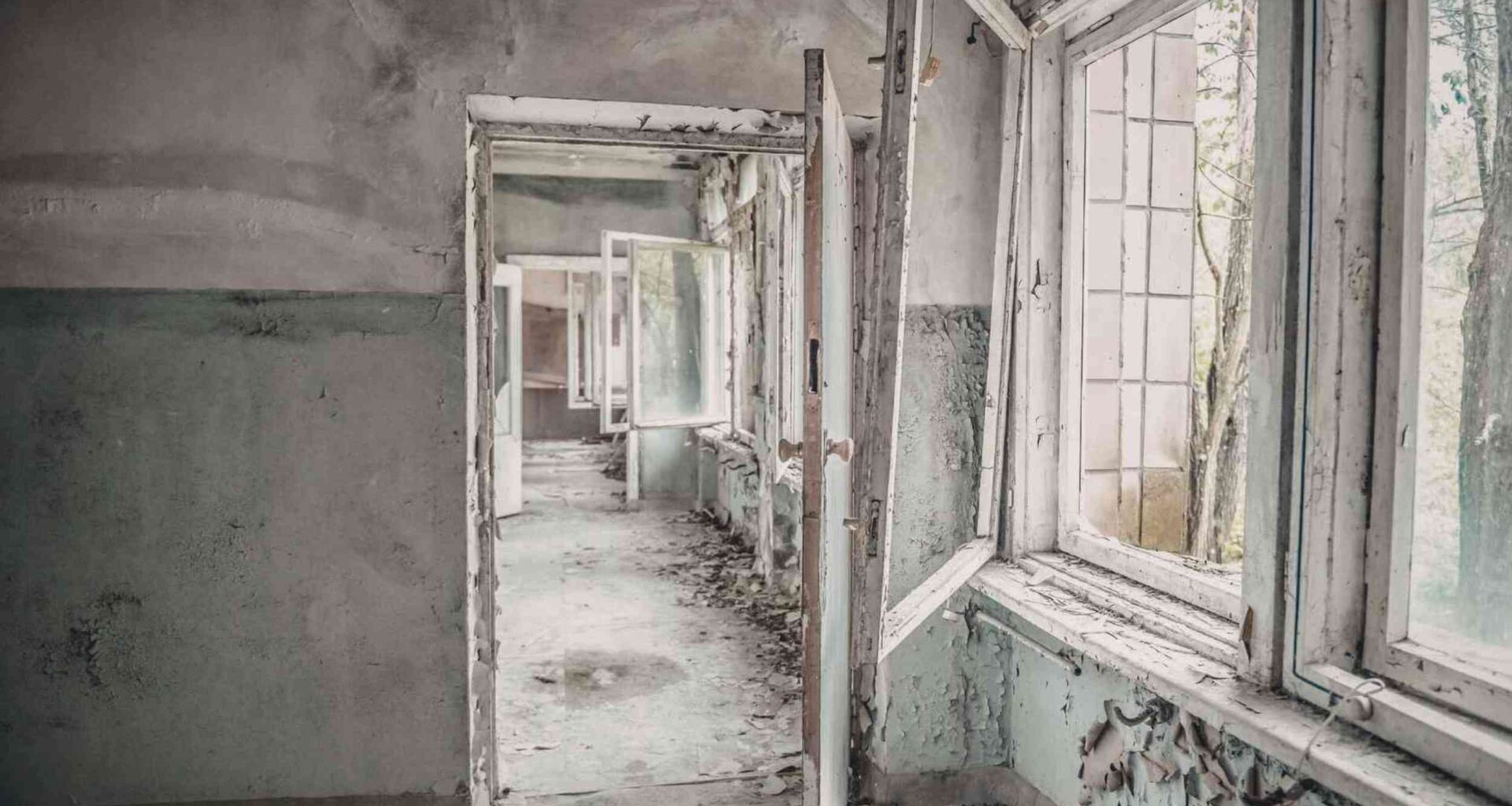 Low-frequency vibrations may explain why old buildings feel eerie