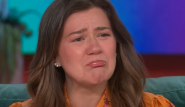 Kelly Clarkson quits Kelly Clarkson Show: Singer tears up over talk show ending, months after revealing heartbreaking reason she quit