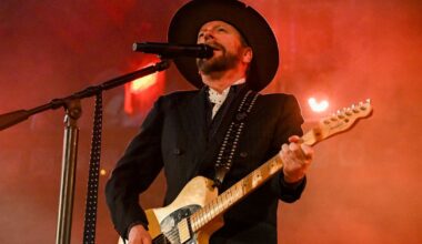 Kiefer Sutherland: Yet another A-lister forced to cancel tour amid 'blue dot fever'