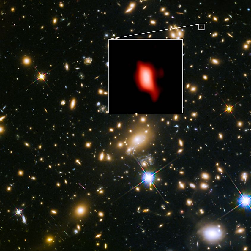 This image shows the galaxy cluster MACS J1149.5+2223 taken with the NASA/ESA Hubble Space Telescope