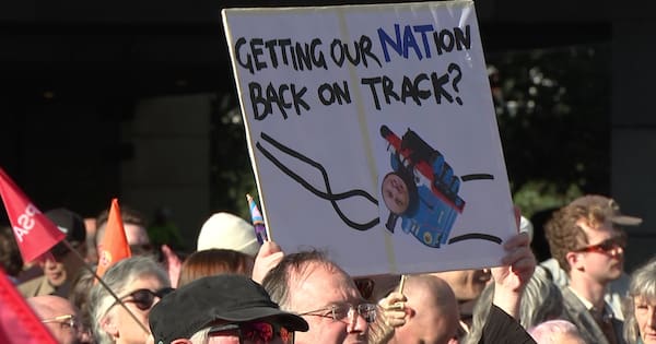 Hundreds gather in Wellington for PSA protest against proposed cuts