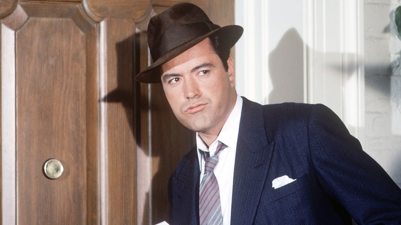 Philip Marlowe looming outside someone's front door