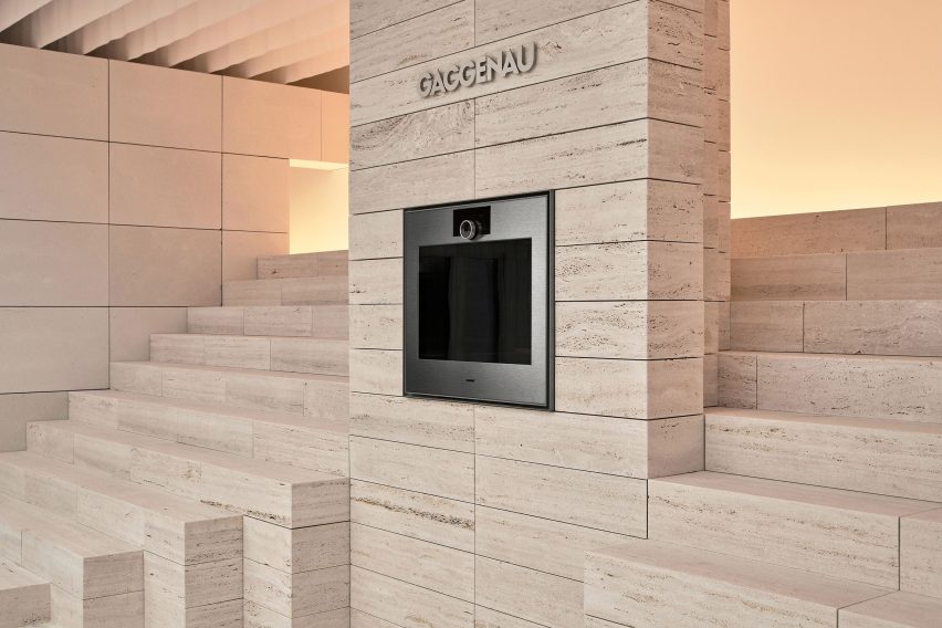 Stepped stone seating and a built-in Gaggenau oven