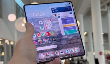 Motorola Razr Fold Review: Battery, Camera, Book-Style Foldable Features