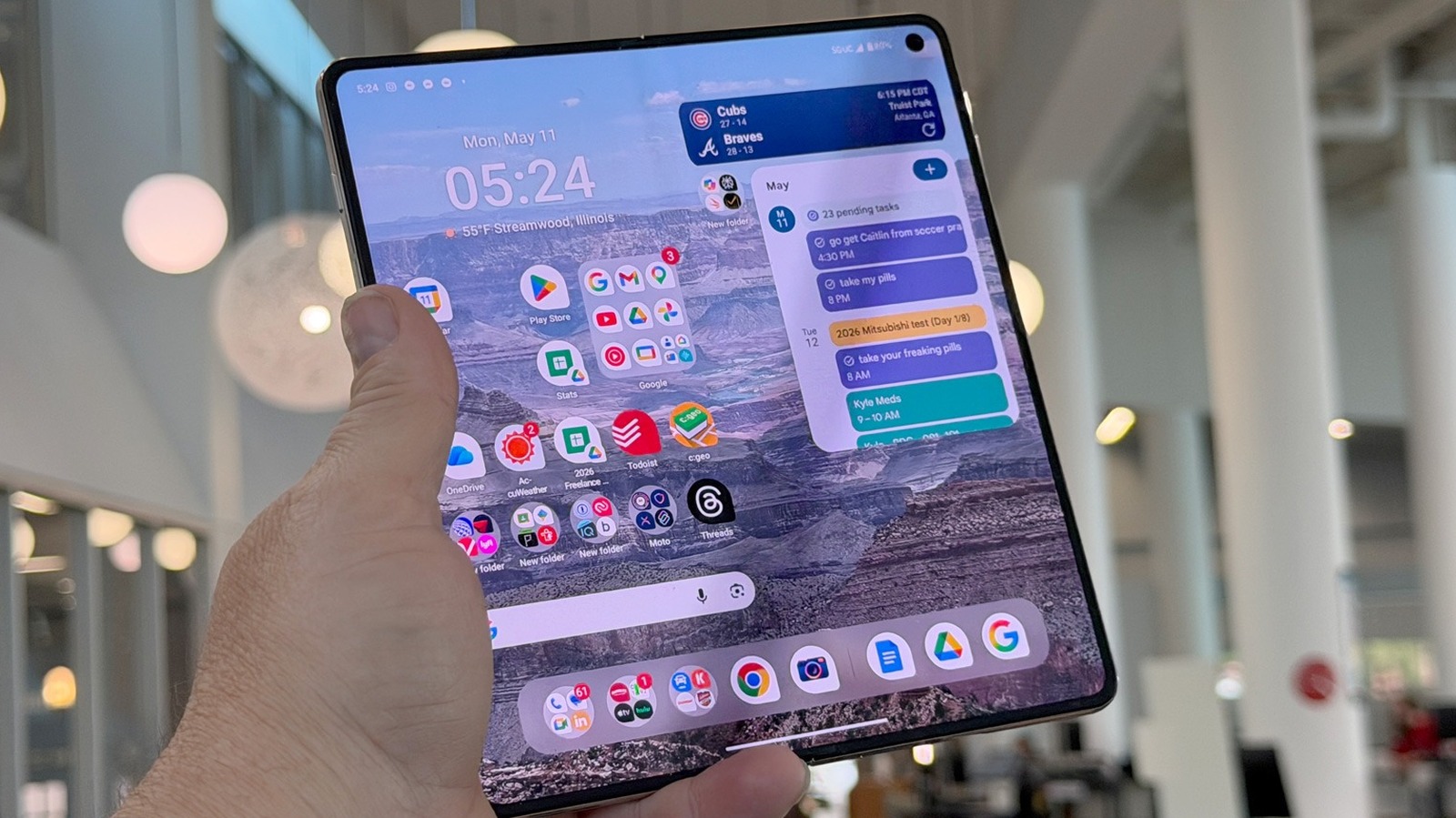 Motorola Razr Fold Review: Battery, Camera, Book-Style Foldable Features