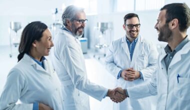 4 ASX healthcare shares to buy as sector struggles: experts
