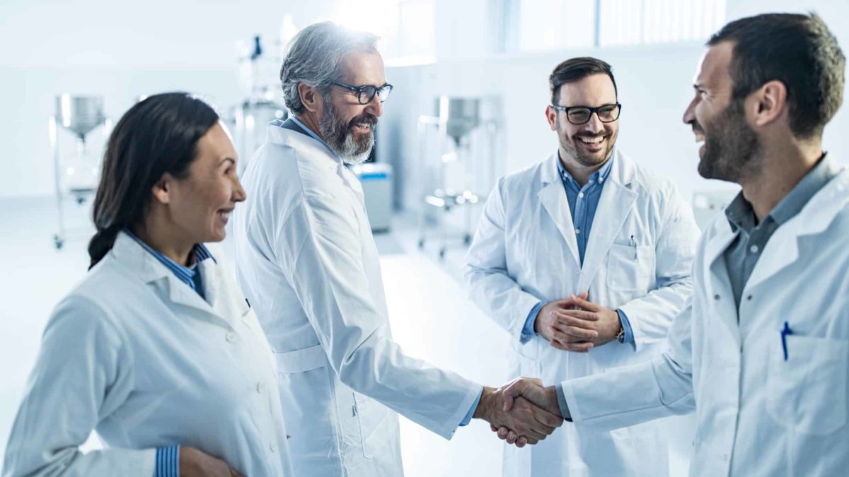 4 ASX healthcare shares to buy as sector struggles: experts
