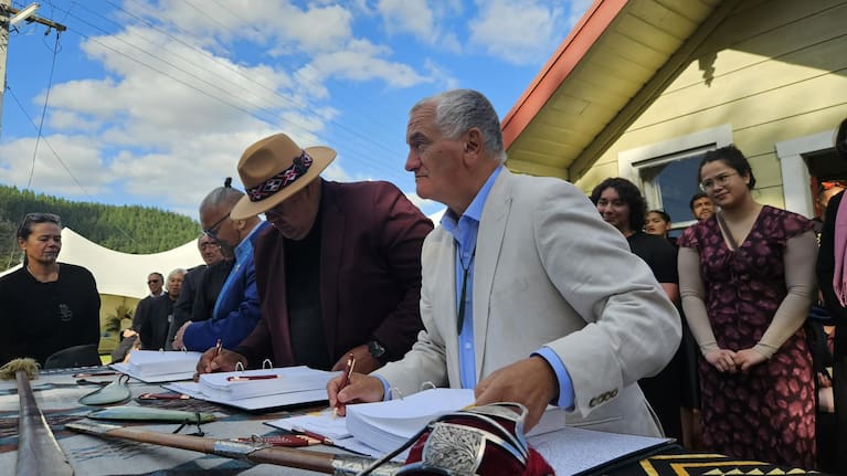 Lead iwi negotiator Ken Mair signs He Rau Tukutuku, the Deed of Settlement.
