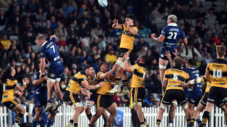 Line out action, Blues v Hurricanes, round 14 of the Super Rugby Pacific at Eden Park, Auckland, New Zealand on Saturday 16 May 2026.