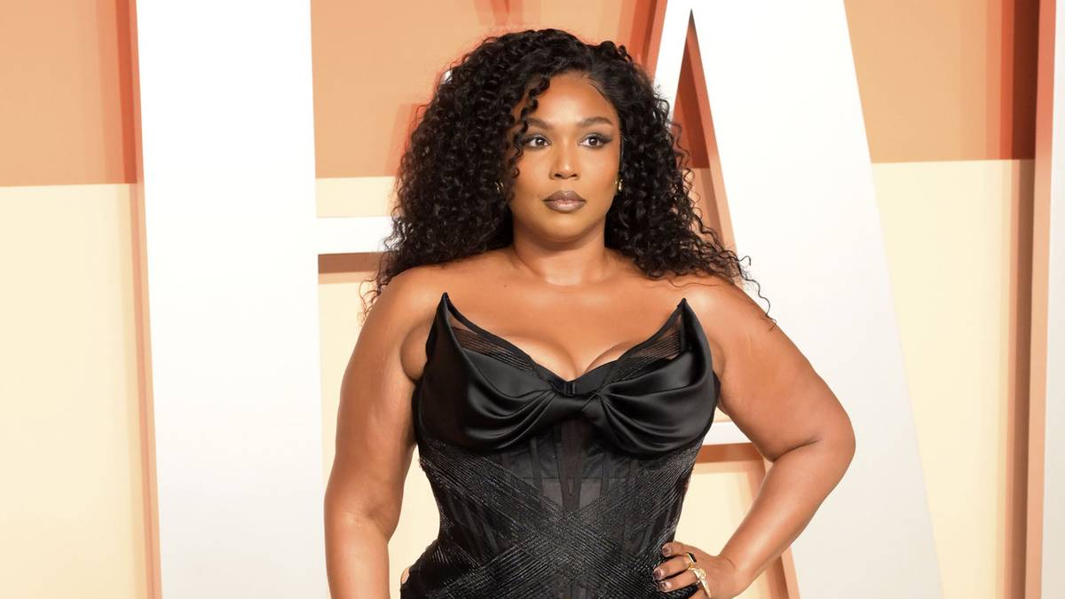 Lizzo Fires Back At Claims She Has Been ‘Sh-t Talking’ Taylor Swift