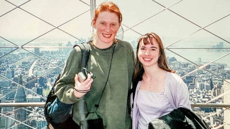 Longtime pen pals Molly Nunns, left, and AP reporter Holly Ramer visit the Empire State Building in New York, during their first meeting in May 2000. (Source: J.M. Hirsch via AP)