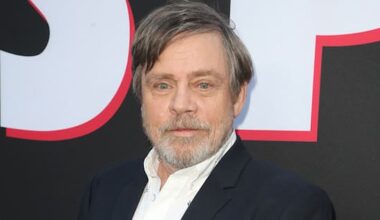 White House calls Mark Hamill 'sick' over Trump gravestone meme