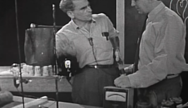 Retrotechtacular: Julius Sumner Miller Breaks Lamps With Magnets