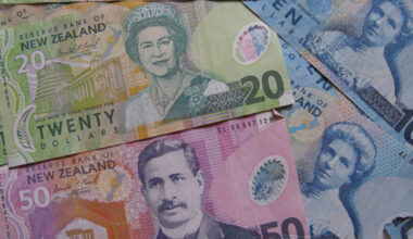 Physical cash in Kiwi wallets totals $1bn more than last year