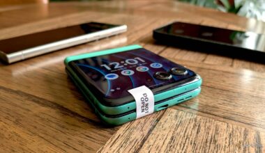 I spent a weekend on my Razr's tiny cover screen—and it changed how I think about phones