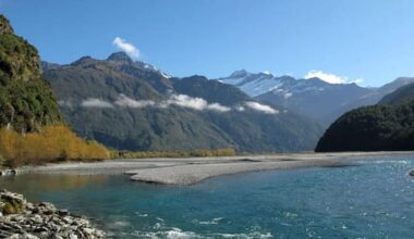 Two dead after helicopter crash at Mt Aspiring National Park