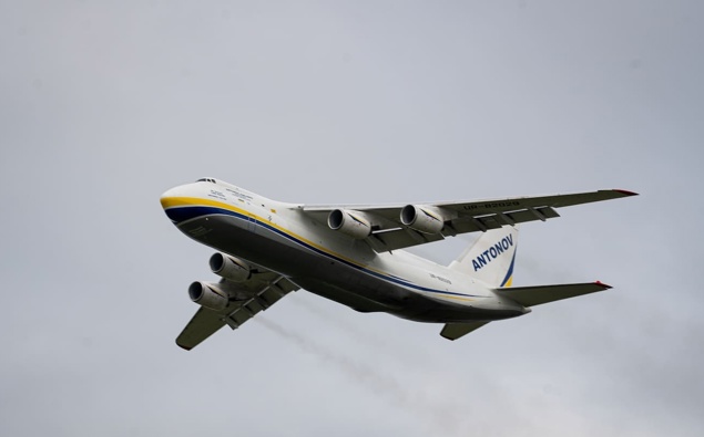 Antonov AN-124 takes off from Auckland after rare mega cargo plane visit