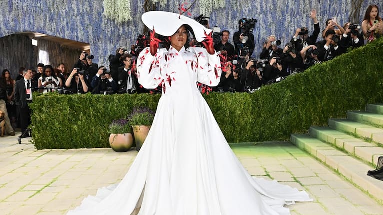 Naomi Osaka arrives at The Metropolitan Museum of Art's Costume Institute benefit gala celebrating the opening of the "Costume Art" exhibition. (Source: Invision / AP)