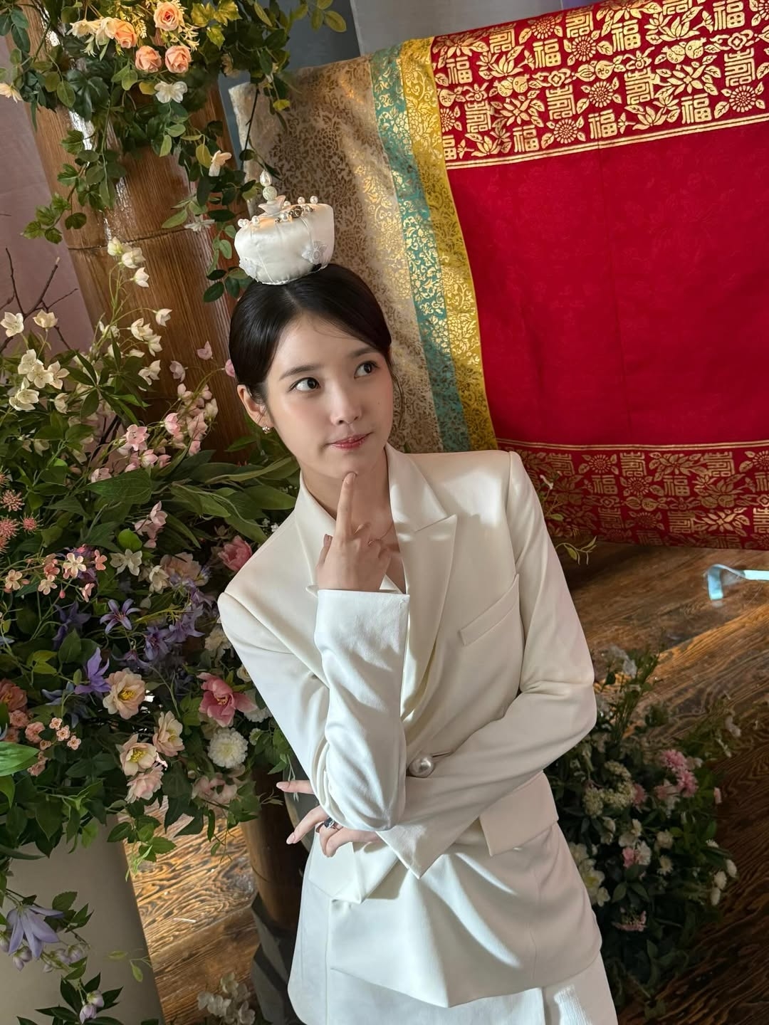 IU (@dlwlrma, Instagram)