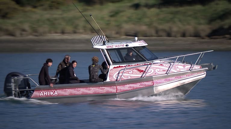Students head off to Mana Island for a dive.
