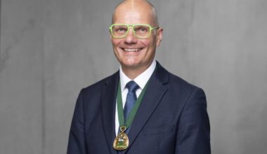 Paul Howarth: IOP president highlights the need to raise the profile of physics in society – Physics World