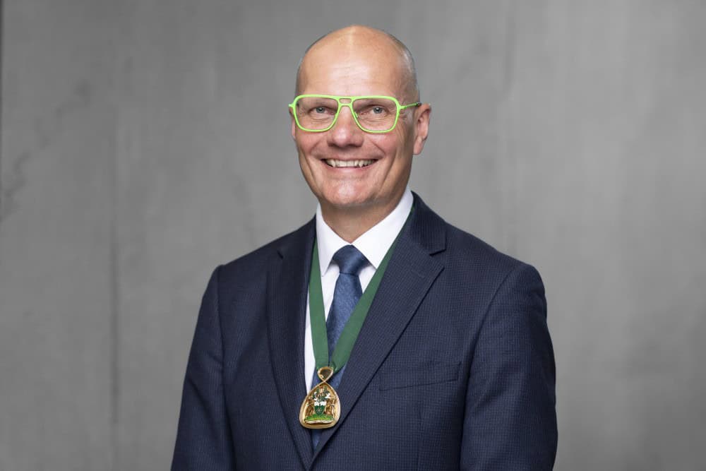 Paul Howarth: IOP president highlights the need to raise the profile of physics in society – Physics World