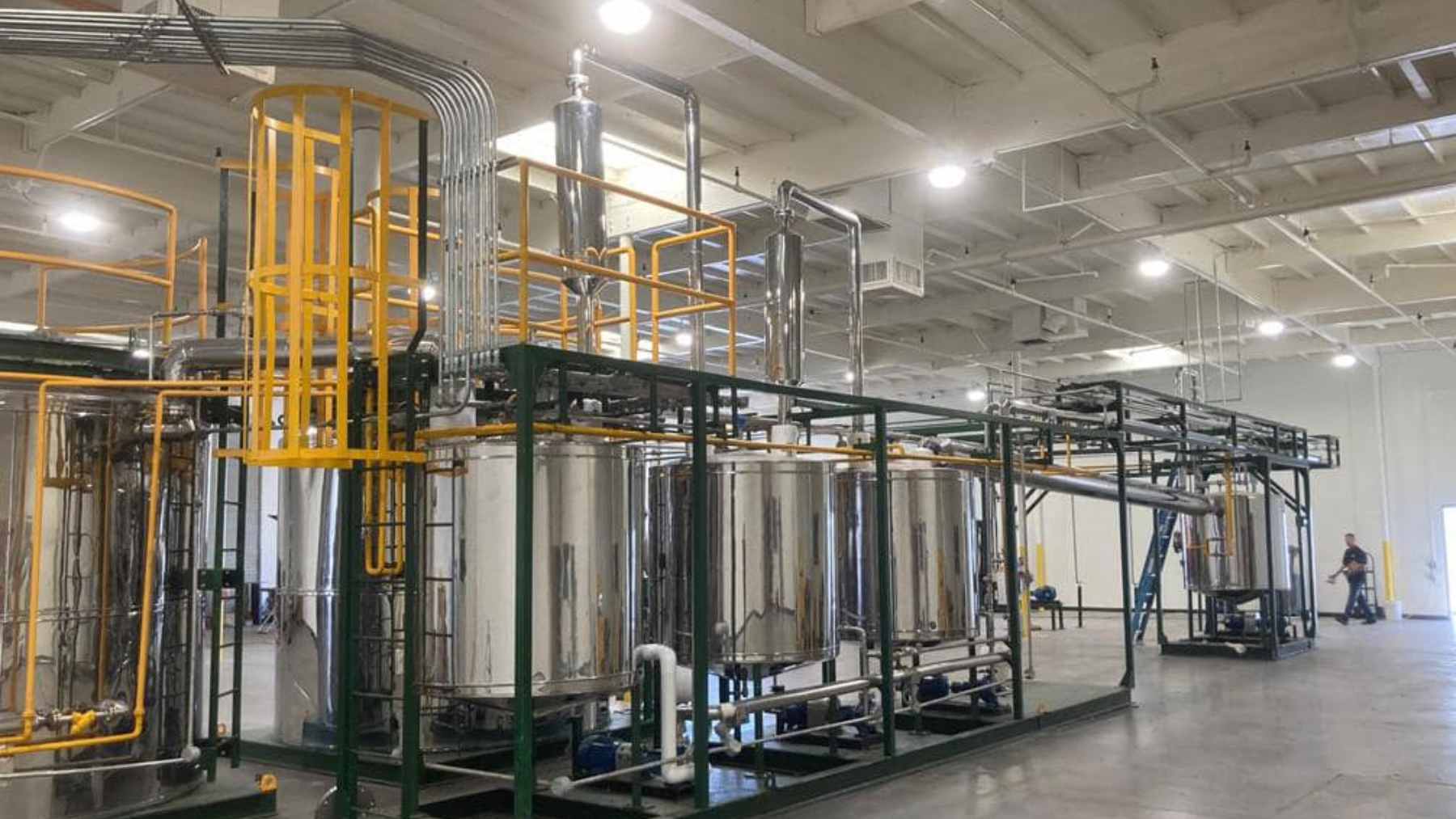 Industrial pyrolysis unit used by Petgas to convert plastic waste into fuel products in Boca del Río, Mexico.