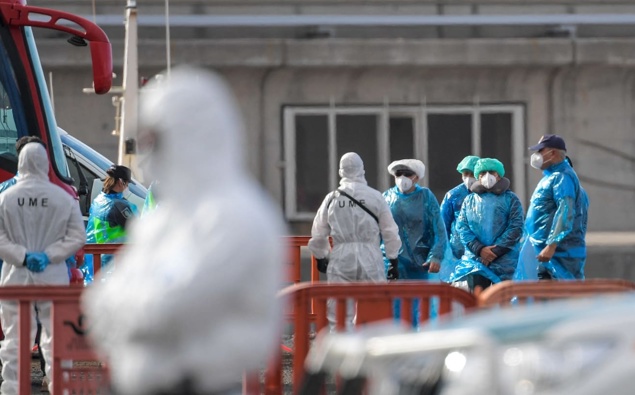 Passengers start leaving hantavirus ship in Canary Islands
