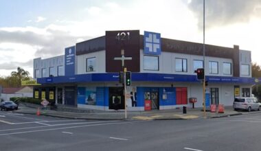 Bystander, officer among injured in two Auckland stabbings