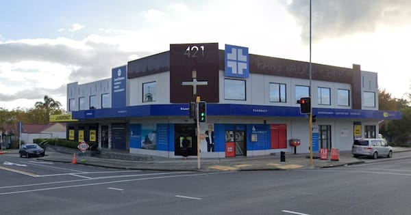 Bystander, officer among injured in two Auckland stabbings
