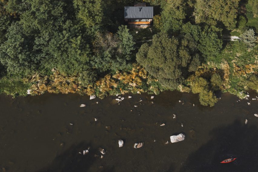 Overhead view of wood cottage on Sazava River