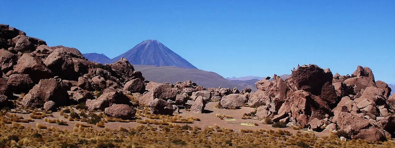 This 'breathing mountain dome' phenomenon reveals a powerful underground engine, reshaping our understanding of mountain formation beyond just tectonic plate collisions. Image Credits: Wikimedia Commons Romanceor_Altiplano_5