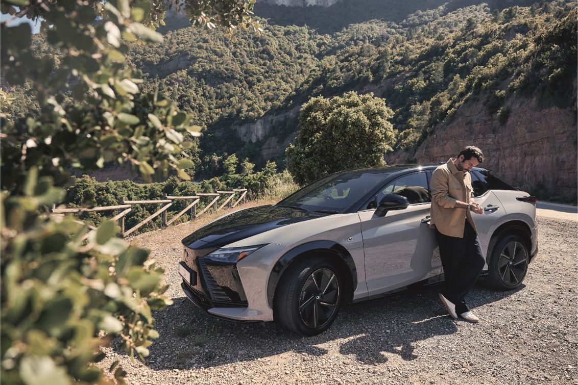 Lexus RZ.