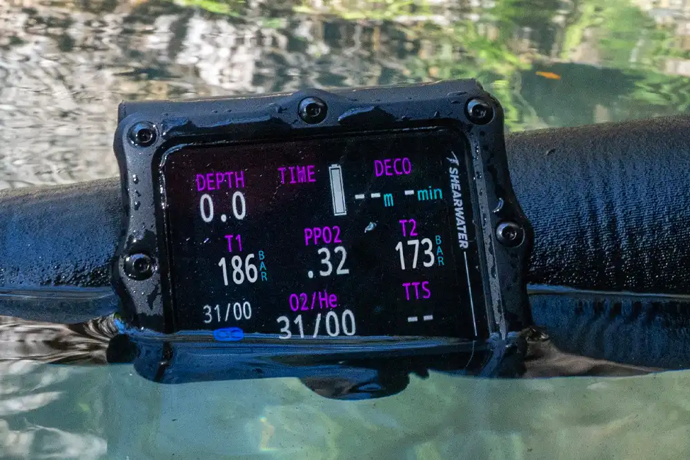 Shearwater launches 'ultra-bright' AMOLED Perdix 3
