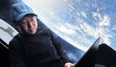 SpaceX Announces Plans to Put Billionaire on First Rocket to Mars