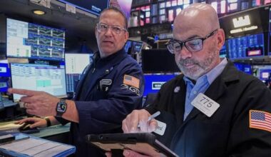 Wall Street keeps rising, as US households get more discouraged