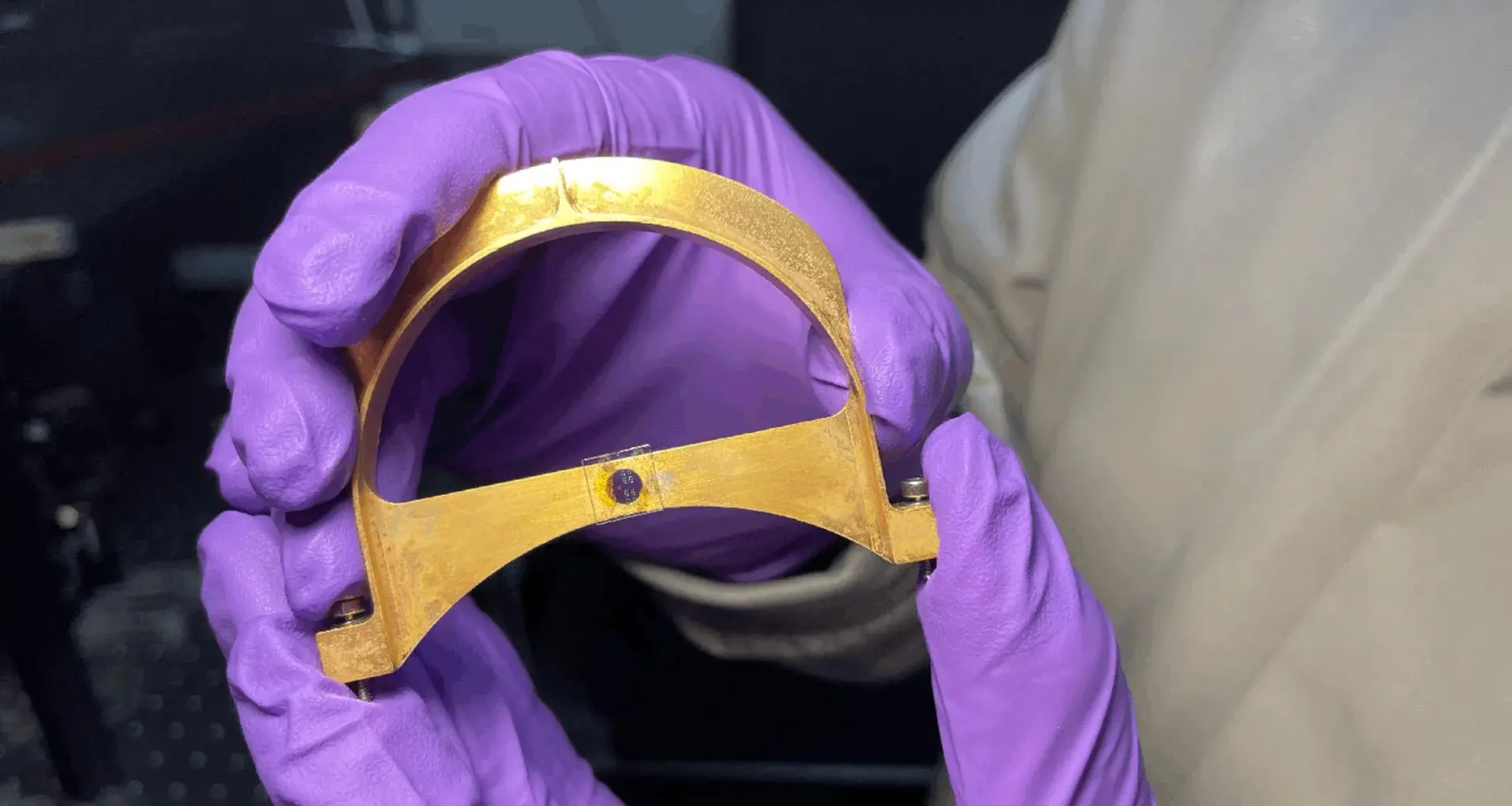 Stanford quantum computing breakthrough uses twisted light to work without extreme cooling
