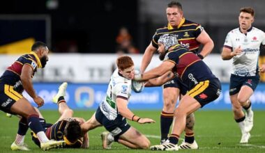 Highlanders survive late Waratahs surge to win in Dunedin