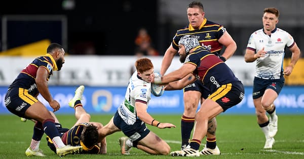 Highlanders survive late Waratahs surge to win in Dunedin