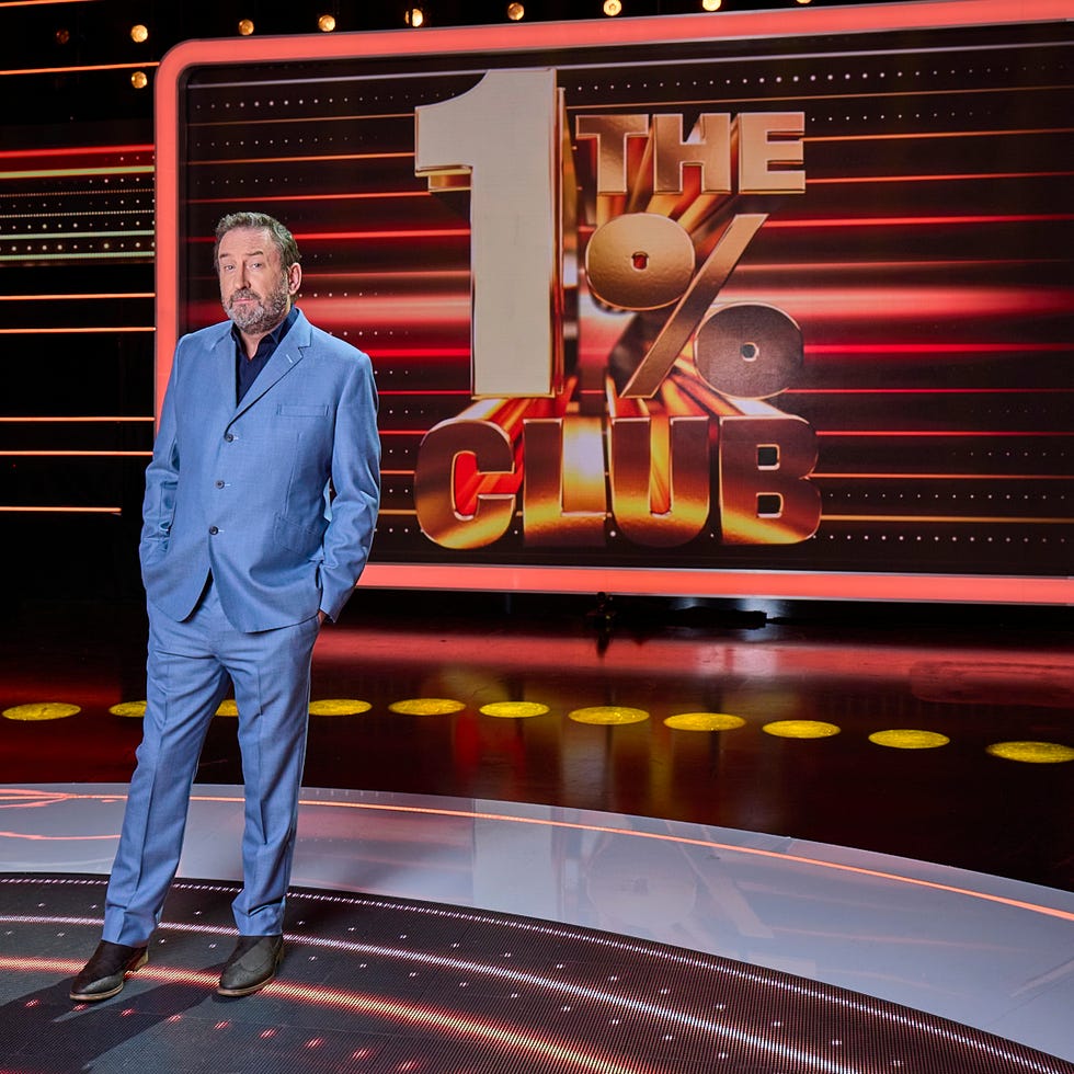 this image and the information contained herein is strictly embargoed until 00.01 tuesday 21st january 2025from magnum tvthe 1% club: sr4 on itv1 and itvxpictured: host lee mack.this photograph is (c) magnum tv and can only be reproduced for editorial purposes directly in connection with the programme or event mentioned above, or itv plc. this photograph must not be manipulated [excluding basic cropping] in a manner which alters the visual appearance of the person photographed deemed detrimental or inappropriate by itv plc picture desk. this photograph must not be syndicated to any other company, publication or website, or permanently archived, without the express written permission of itv picture desk. full terms and conditions are available on the website www.itv.com/presscentre/itvpictures/terms